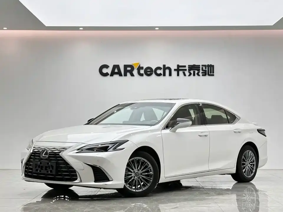 Lexus ES 300h Ultimate Edition 2025