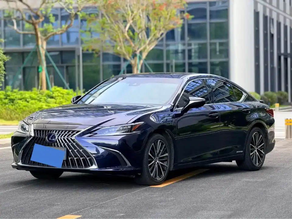 Lexus ES 300h Luxury Edition 2022