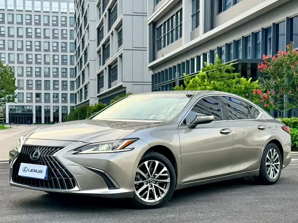 Lexus ES 300h Excellence Edition 2023