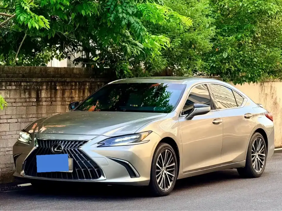 Lexus ES 300h Ultimate Edition 2024