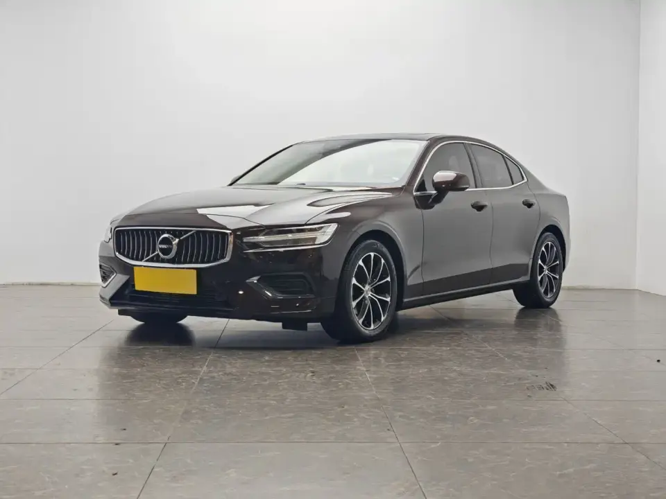 Volvo S60 T4 Momentum Luxury Edition 2020
