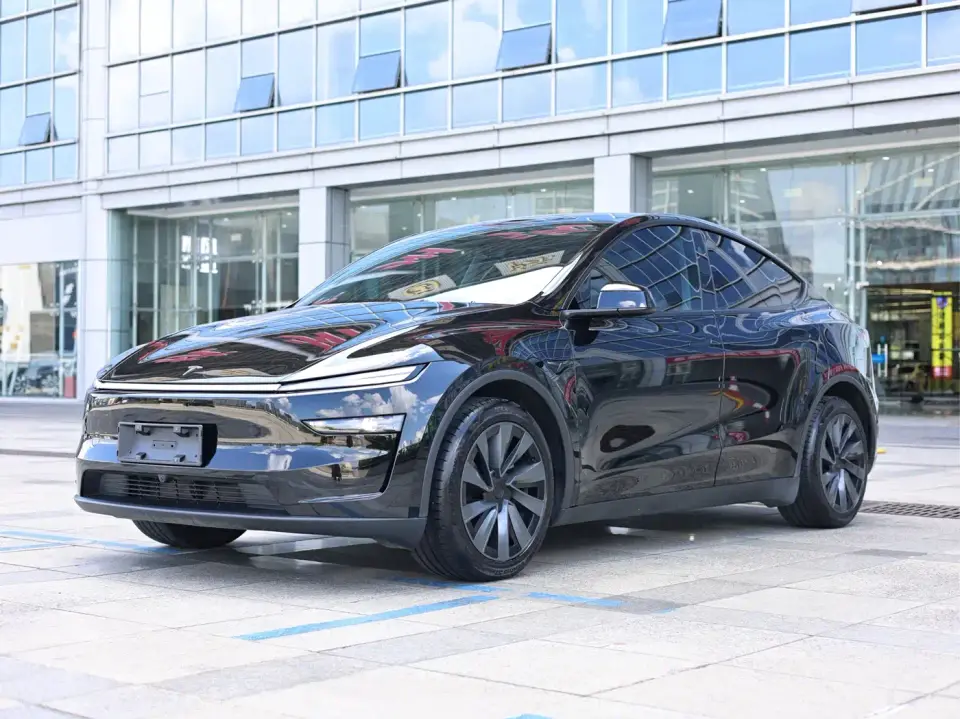 Tesla Model Y Long Range All-Wheel Drive 2025