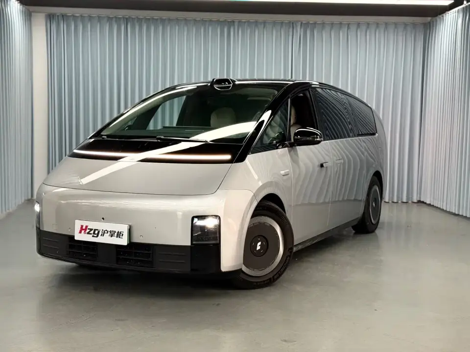 Li Auto MEGA Ultra 2024
