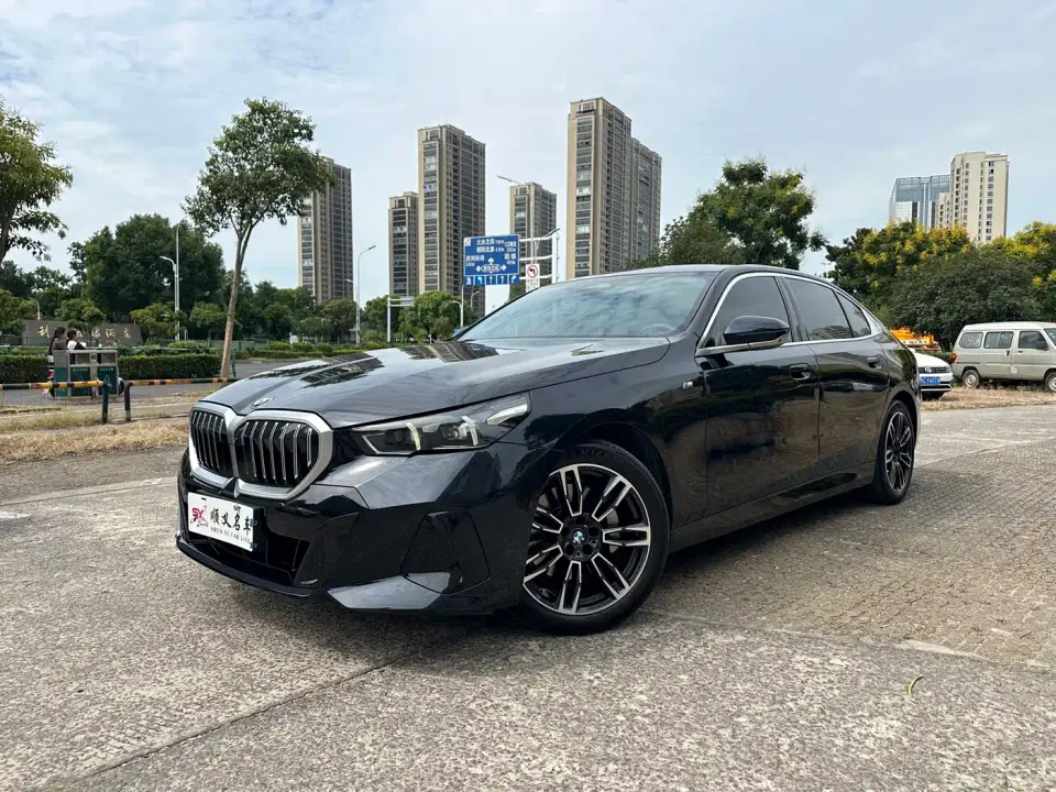 BMW 5 Series 530Li Leading M Sport Package 2024