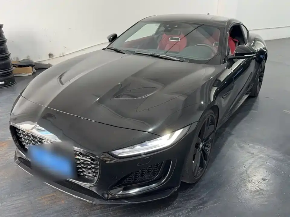 Jaguar F-TYPE Model P300 Hardtop R-DYNAMIC BLACK 2023