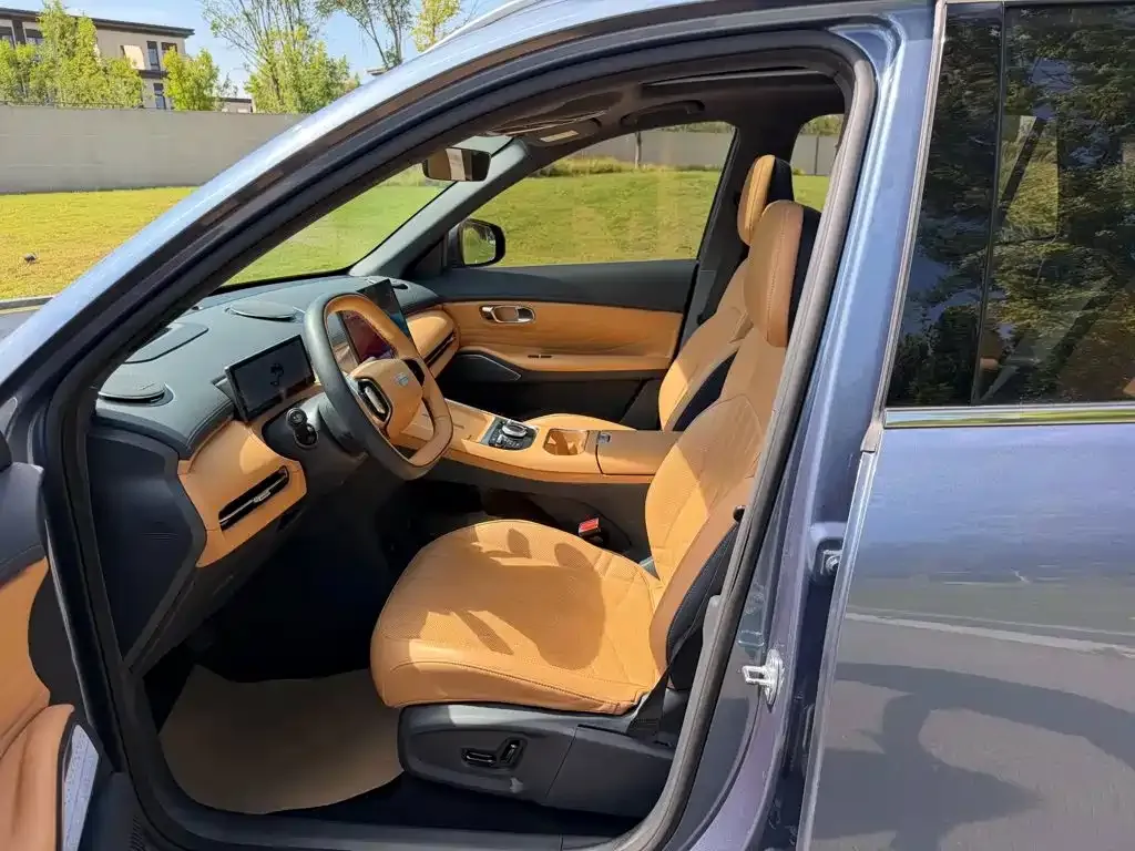 Geely Galaxy Galaxy Starship 7 EM-i 120km Navigation Edition 2025 — фото 4