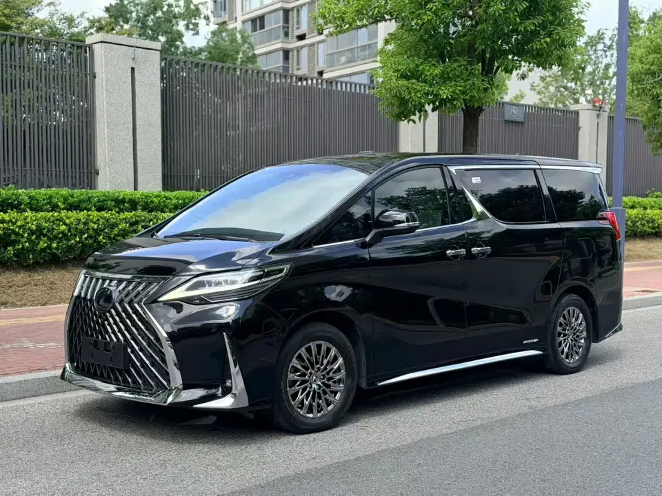 Lexus LM 300h Seven-Seater Elegance Edition 2022