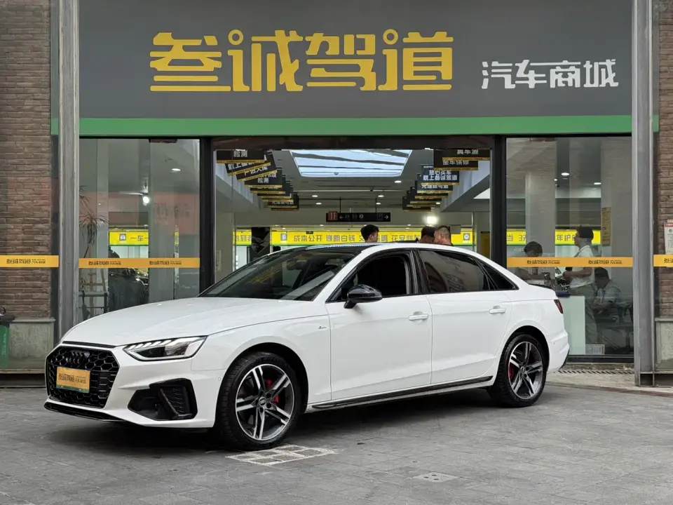 Audi A4L 40 TFSI Luxury Dynamic 2022