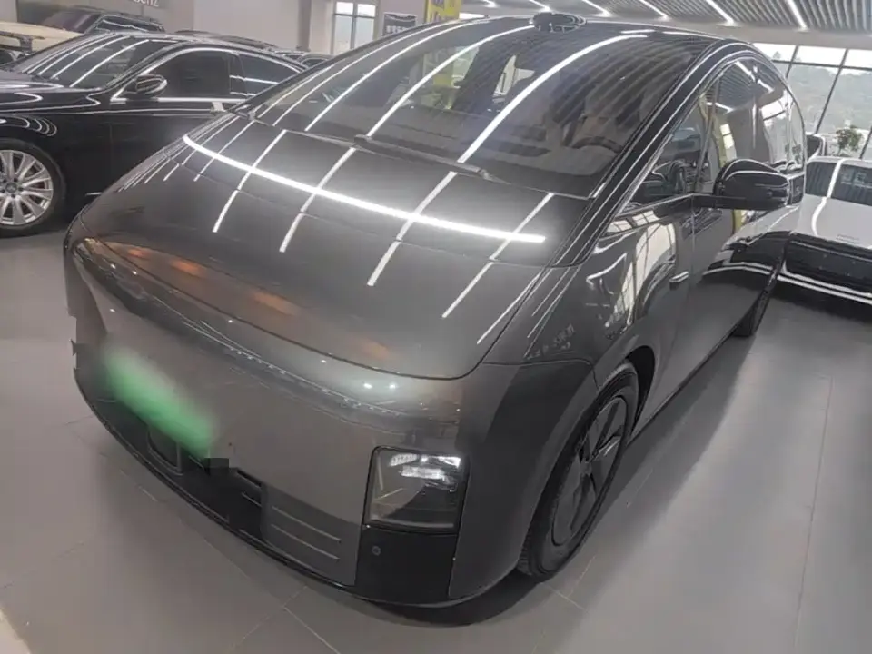 Li Auto MEGA Model Home Family Special Edition 2025