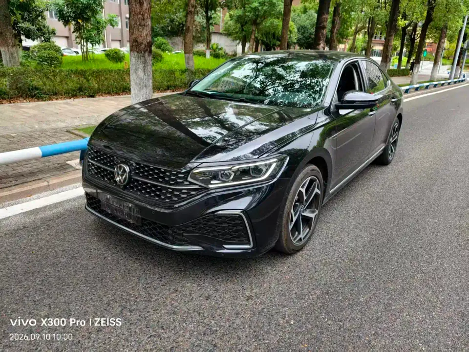 Volkswagen Passat Outstanding 380TSI Starlight Dragon Glory Edition 2025