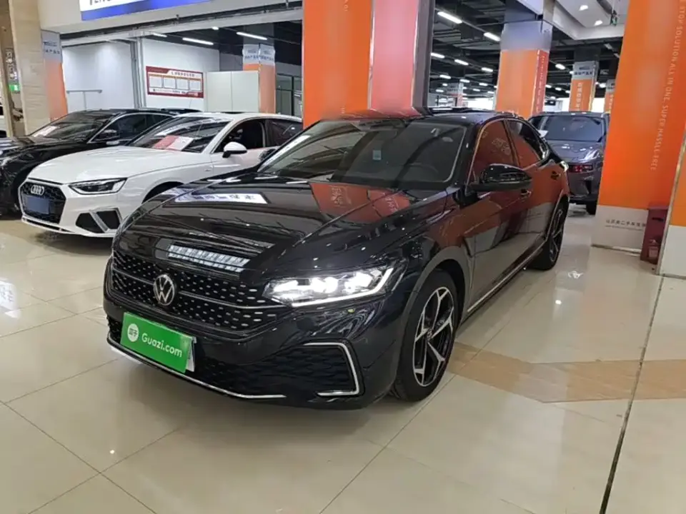 Volkswagen Passat 330TSI Starlight Elite Edition 2023