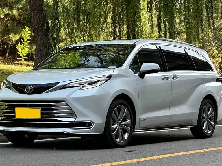 Toyota Sienna 2.5L Hybrid Premium Edition 2024