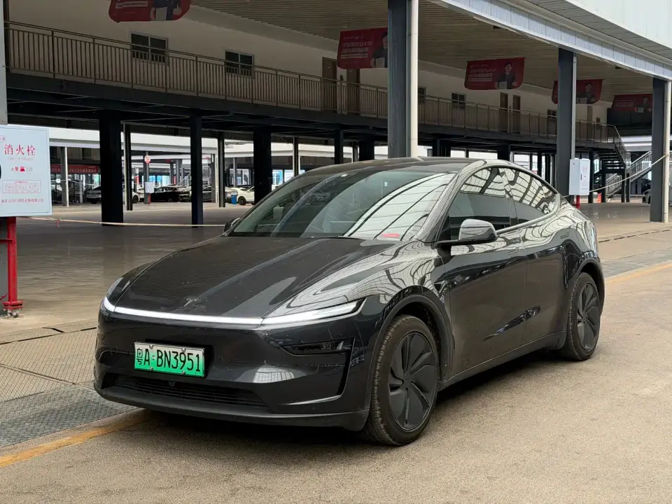 Tesla Model Y Rear-Wheel Drive 2025