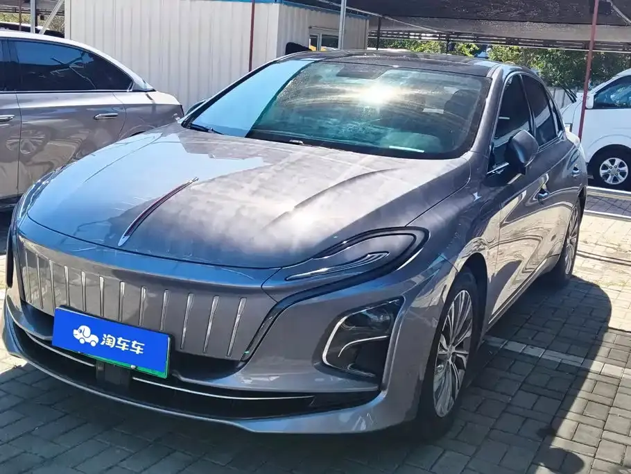 Hongqi E-QM5 Model 610km PLUS 2024