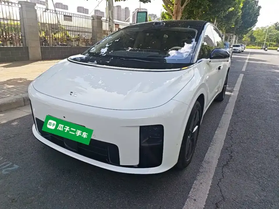 Li Auto Li i8 Standard Edition 2025