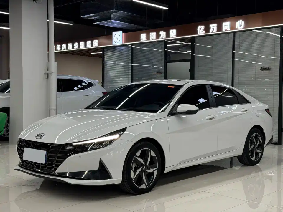 Hyundai Elantra 1.5L CVT LUX Premium Edition 2023