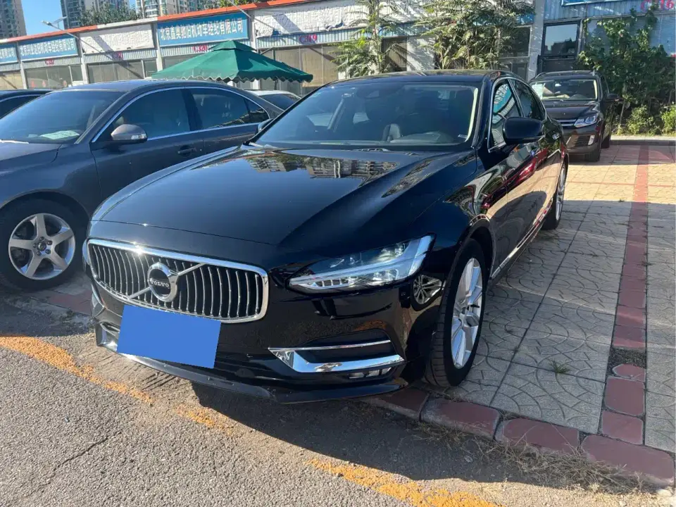 Volvo S90 T5 Momentum Luxury Edition 2020