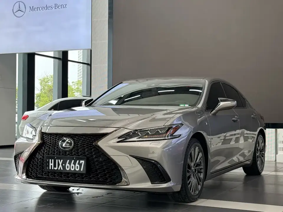 Lexus ES Model 260 F SPORT 2020