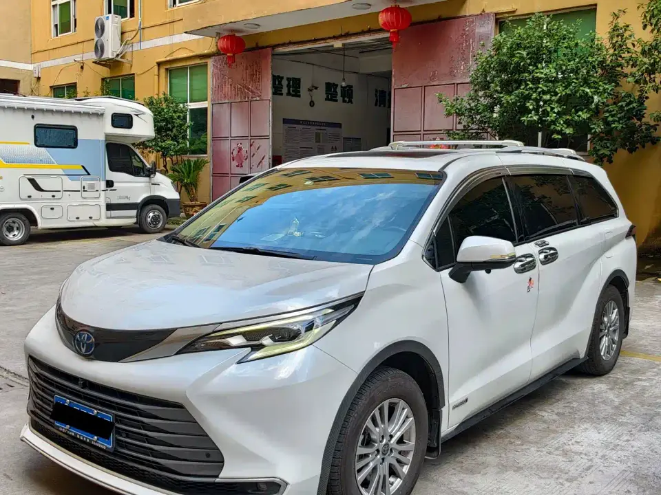 Toyota Sienna 2.5L Hybrid Premium Edition 2022