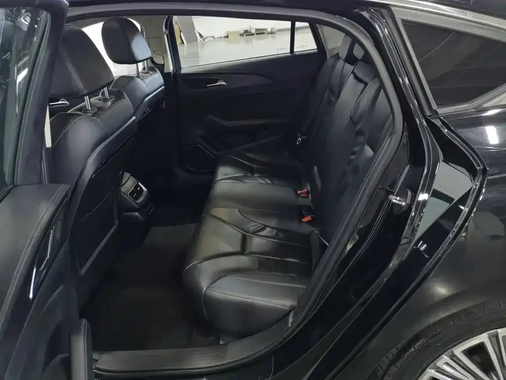 Hongqi H5 Classic Facelift 1.5T DCT Flag Rhythm Edition 2022 — фото 15