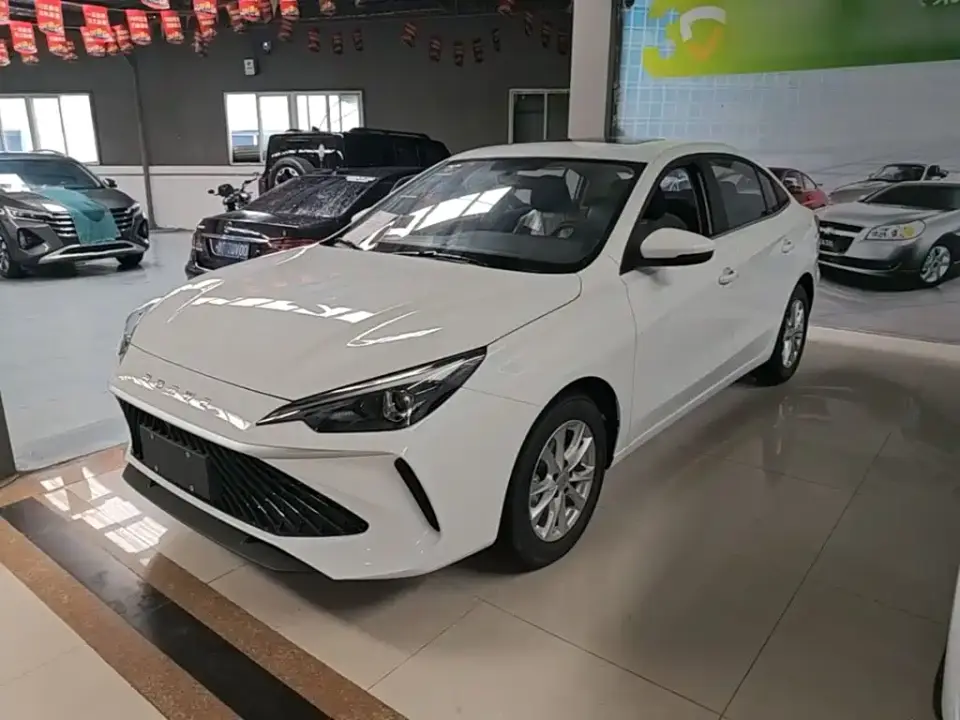 Roewe i5 Model 1.5L CVT Executive Edition 2026