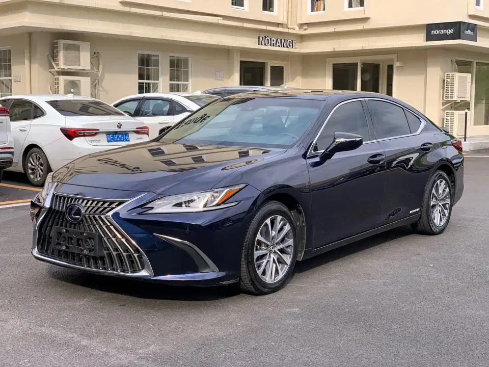 Lexus ES 300h Excellence Edition 2021