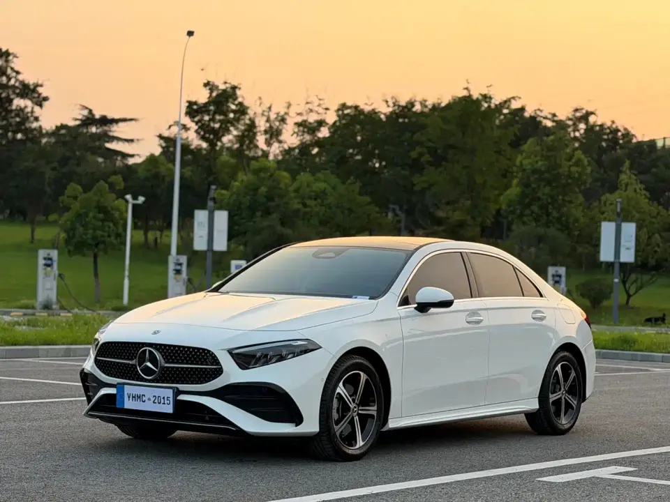 Mercedes-Benz A-Class A 200 L Fashion Edition 2024