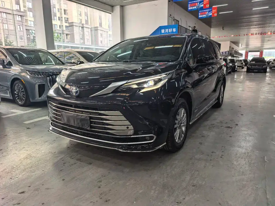 Toyota Sienna 2.5L Hybrid Luxury Edition 2022