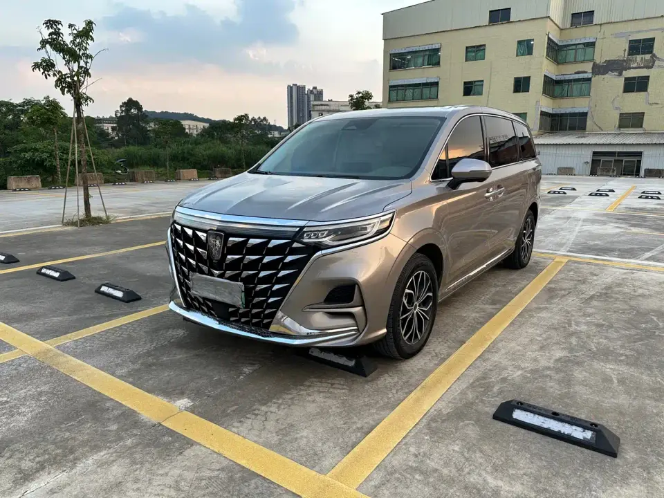 Roewe iMAX8 EV 1.5T DMH Land Luxury Edition 2024