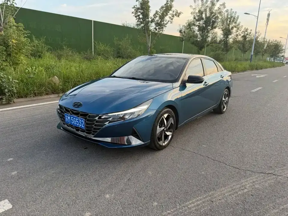Hyundai Elantra 1.5L CVT LUX Premium Edition 2022