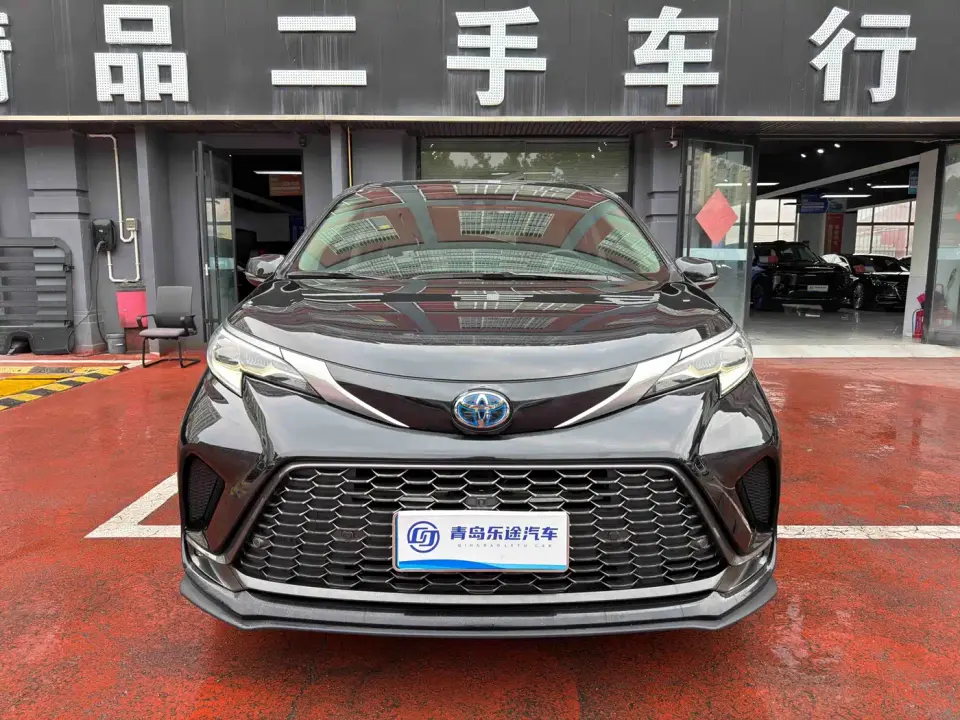 Toyota Granvia 2.5L Hybrid VIP Edition 2024