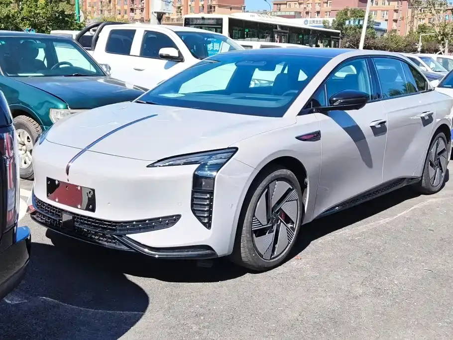 Hongqi EH7 640 AWD Smart Selection Edition 2025