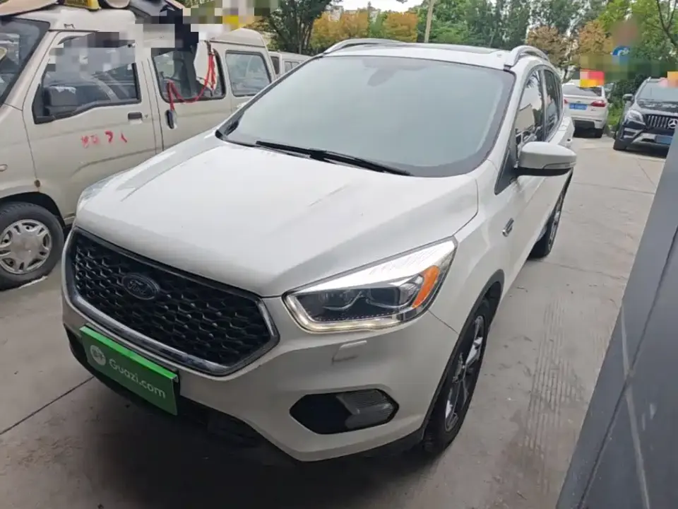 Ford Kuga EcoBoost 245 4WD Luxury Wing Type China VI 2019