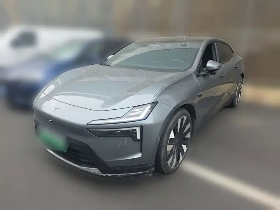 Polestar 4 Single Motor Standard Range PLUS 2024