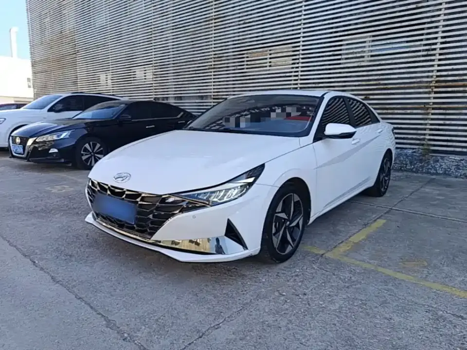 Hyundai Elantra 1.5L CVT LUX Premium Edition 2022