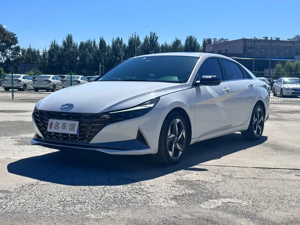 Hyundai Elantra 1.5L CVT LUX Premium Edition 2022
