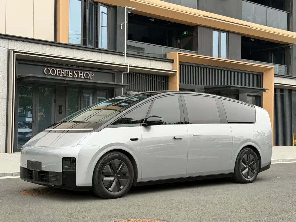 Li Auto MEGA Ultra 2024