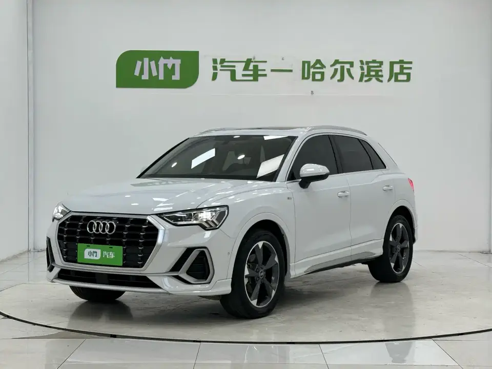 Audi Q3 35 TFSI Fashion Dynamic (1.4T) 2022