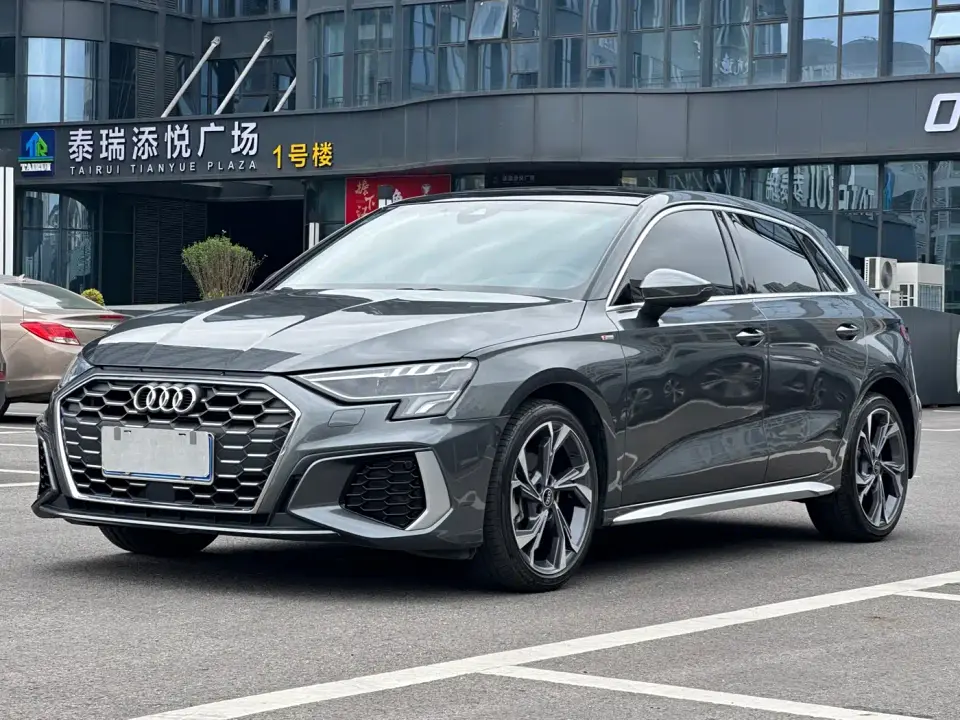 Audi A3 Model Sportback 35 TFSI Fashion Sport 2024