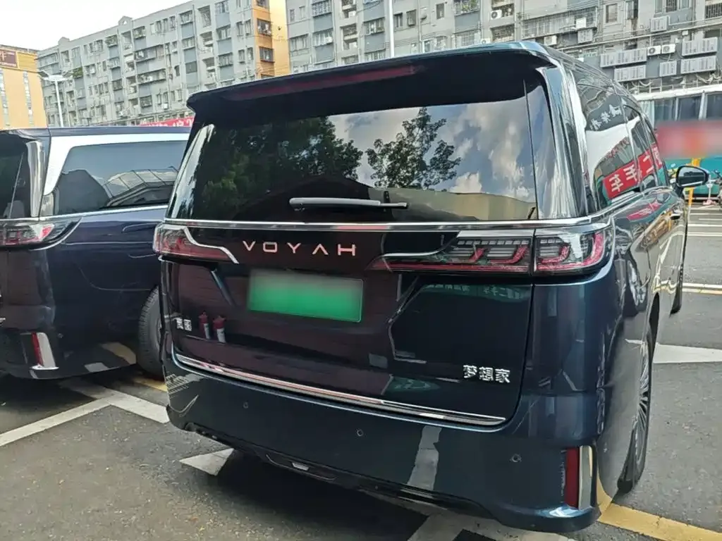 Voyah Auto Voyah Dreamer PHEV AWD Excellent Kunpeng Edition 2025 — фото 6