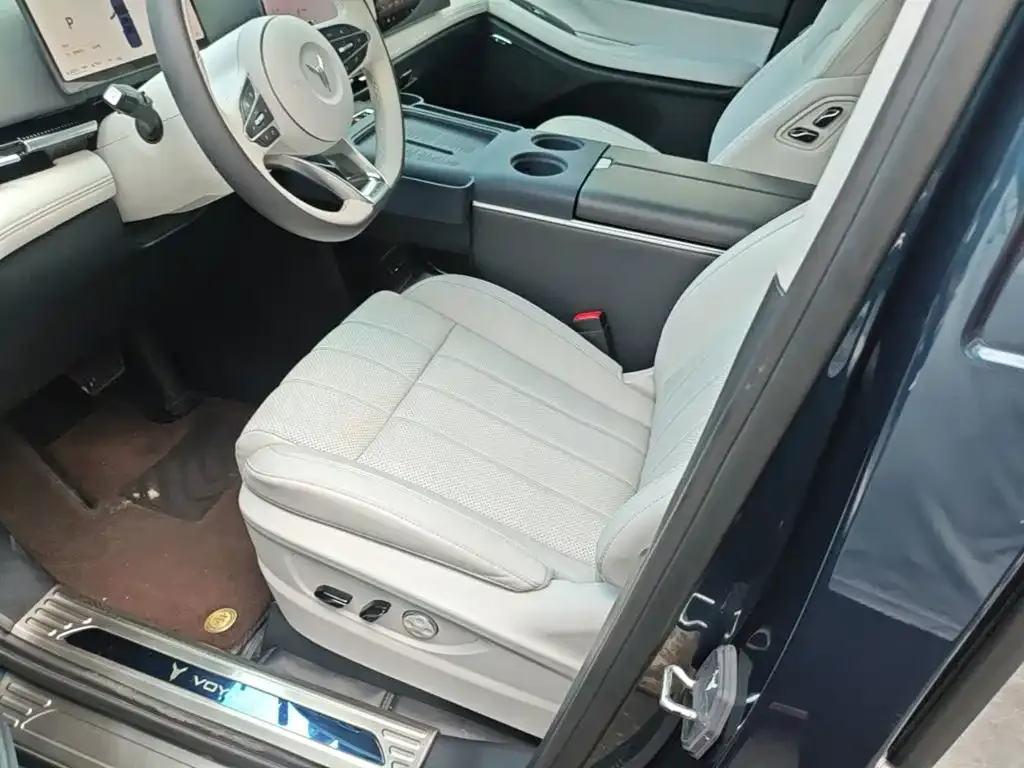 Voyah Auto Voyah Dreamer PHEV AWD Excellent Kunpeng Edition 2025 — фото 15