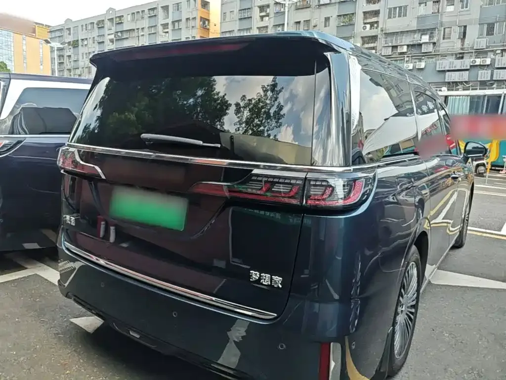 Voyah Auto Voyah Dreamer PHEV AWD Excellent Kunpeng Edition 2025 — фото 7