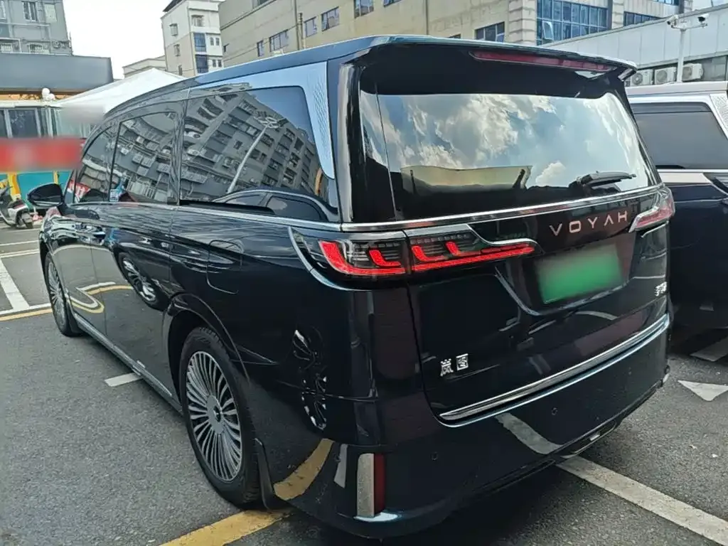 Voyah Auto Voyah Dreamer PHEV AWD Excellent Kunpeng Edition 2025 — фото 5