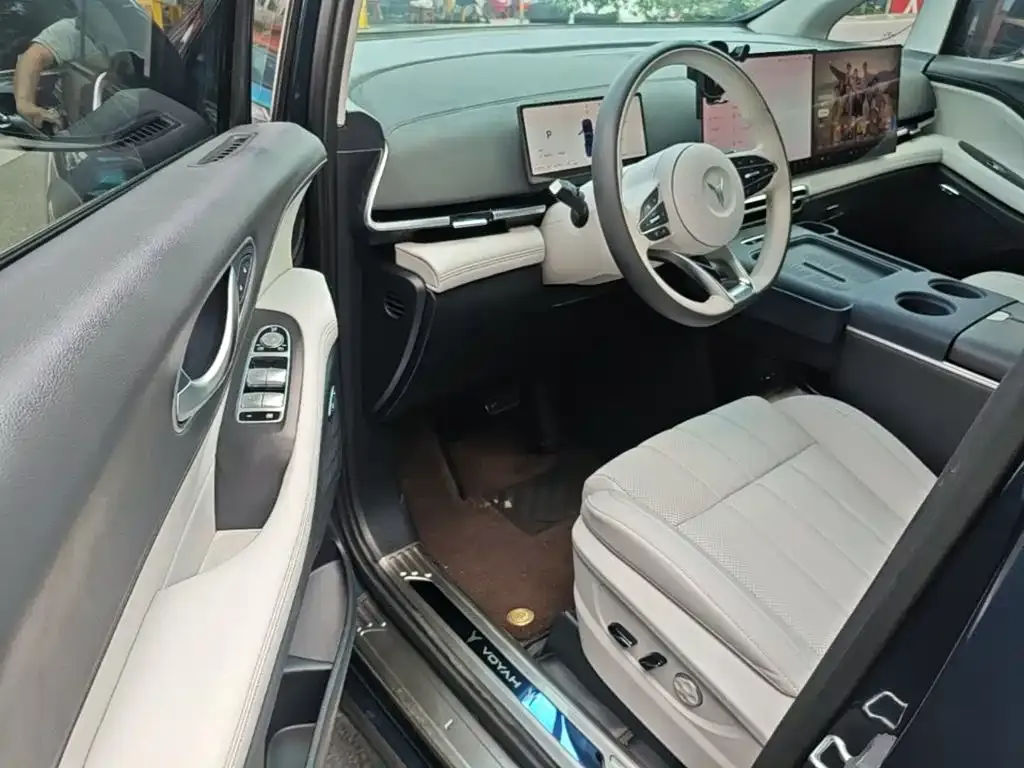 Voyah Auto Voyah Dreamer PHEV AWD Excellent Kunpeng Edition 2025 — фото 16
