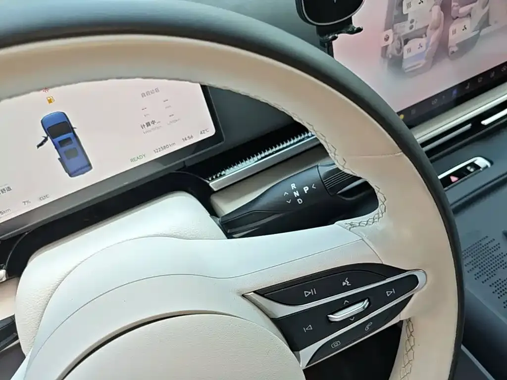 Voyah Auto Voyah Dreamer PHEV AWD Excellent Kunpeng Edition 2025 — фото 14