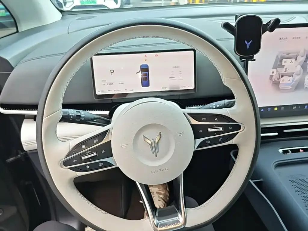 Voyah Auto Voyah Dreamer PHEV AWD Excellent Kunpeng Edition 2025 — фото 11