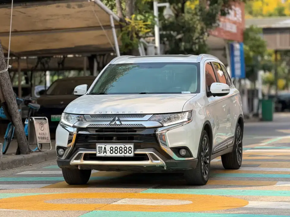 Mitsubishi Outlander 2.0L 2WD Premium 5-seater 2020