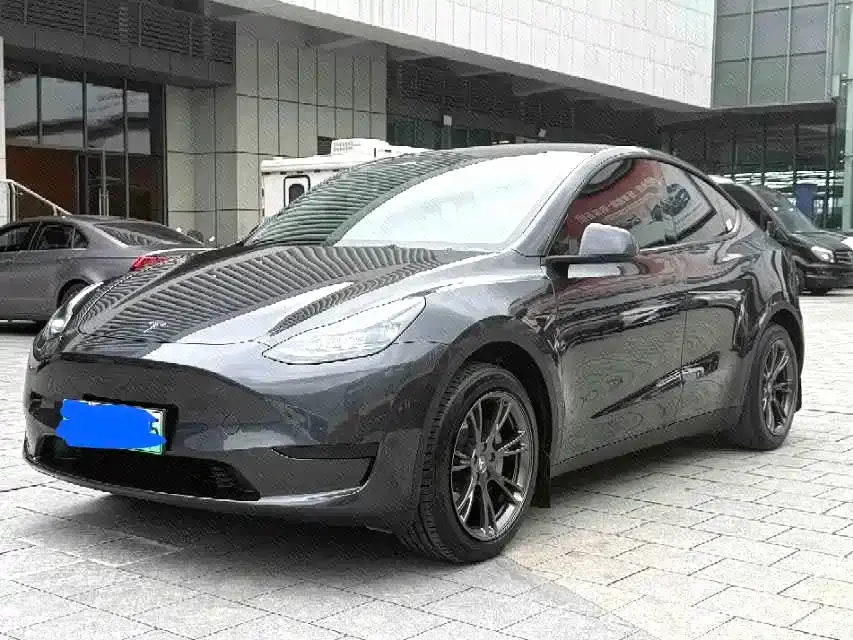 Tesla Model Y Rear-Wheel Drive Version 2024