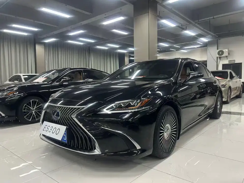 Lexus ES 300h Ultimate Edition 2021