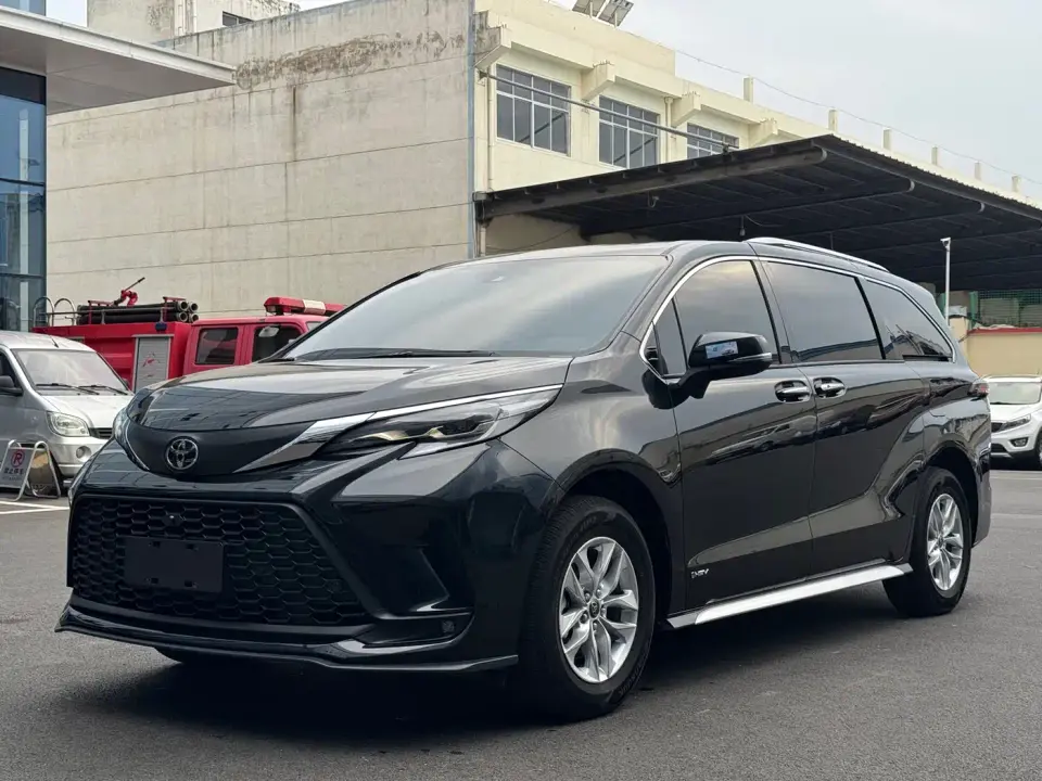 Toyota Granvia 2.5L Hybrid Comfort 2025